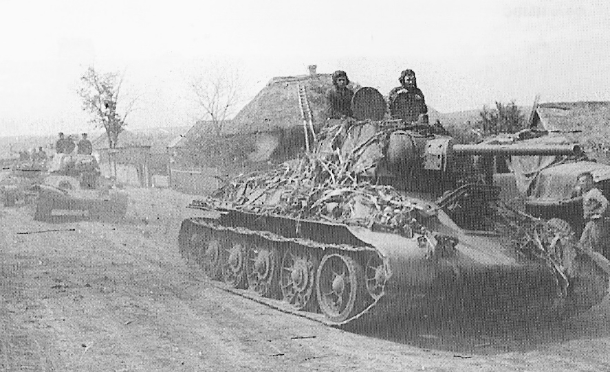 Sowieckie czołgi podczas operacji "Kutuzow" (domena publiczna).