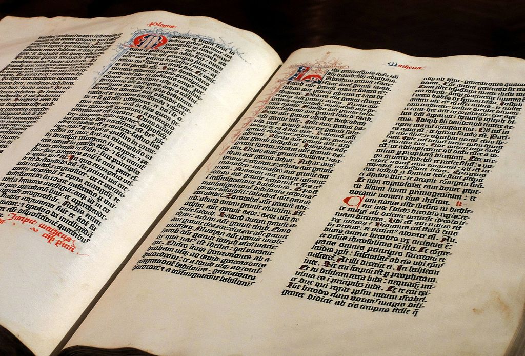 Tom pierwszy Biblii z Pelpina ((fot. Kpalion, lic. CC-CY-SA 4,0).