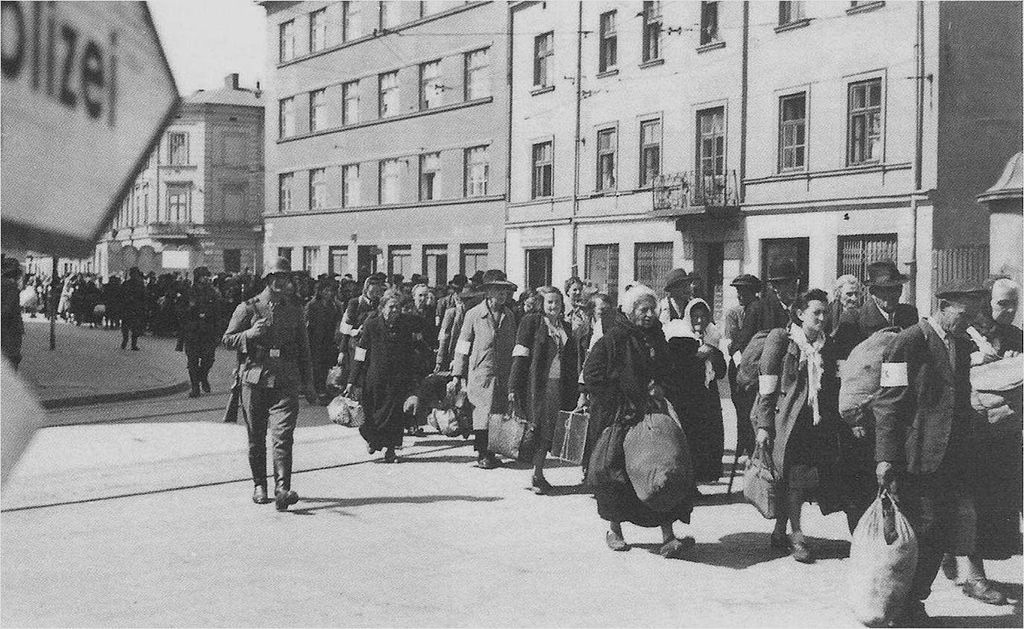 Zdjęcie wykonane podczas likwidacji krakowskiego getta (domena publiczna).