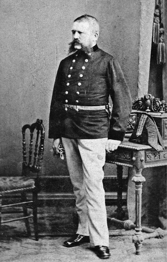 Alois Hitler na zdjęciu z około 1880 roku (domena publiczna).