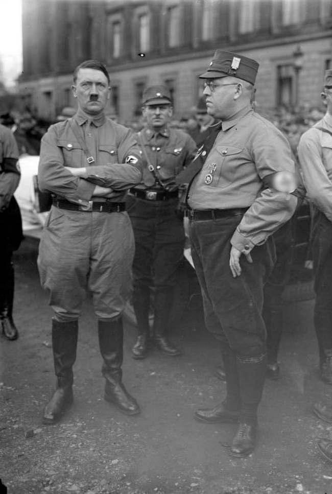 Brak jest dowodów na to, że Hitler sam zamordował lub zlecił zabicie Geli (Bundesarchiv/Georg Pahl/CC-BY-SA 3.0).