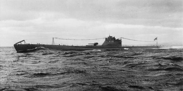 Japoński okręt I-18, który podczas ataku na Pearl Harbor pełnił rolę okrętu-matki dla miniaturowych okrętów podwodnych (domena publiczna).