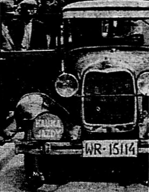 Samochód warszawskiej nauki jazdy. Zdjęcie z 1936 roku (domena publiczna).