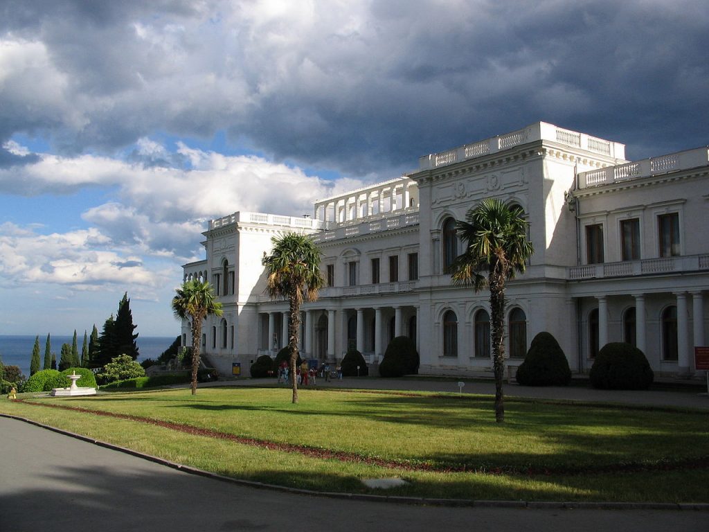 Pałac w Liwadii, miejsce w którym odbyła się konferencja jałtańska (Andrew Dubok/CC BY-SA 3.0).