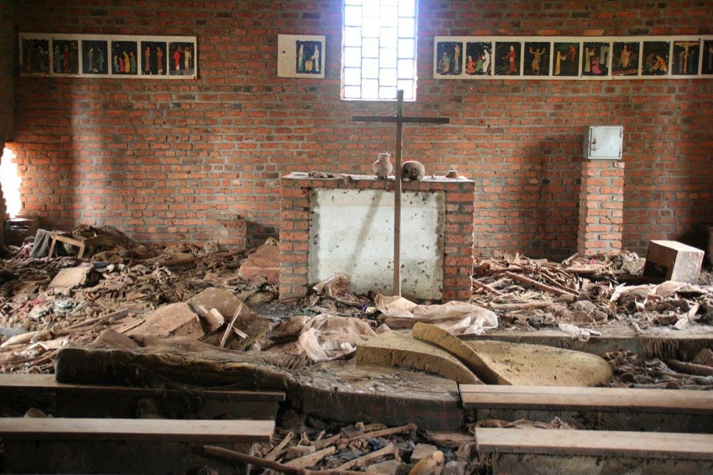 Nawet kościoły nie stanowiły bezpiecznego schronienia. W tym zamordowano 5000 ludzi. Dzisiaj funkcjonuje tam muzeum upamiętniające ofiary ludobójstwa (Scott Chacon/CC BY 2.0).
