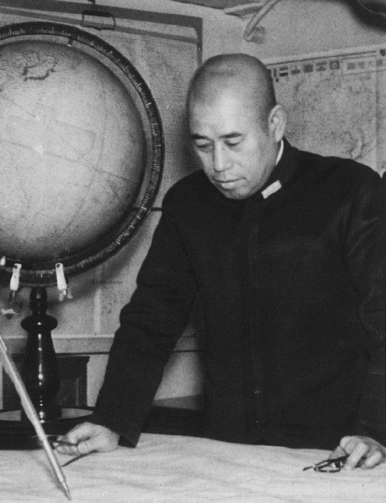 Admirał Isoroku Yamamoto na zdjęci z przełomu lar 30. i 40. XX wieku (domena publiczna).