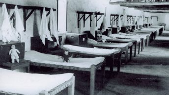 Jeden z bloków mieszkalnych w osiedlu polskich dzieci w Balachadi.