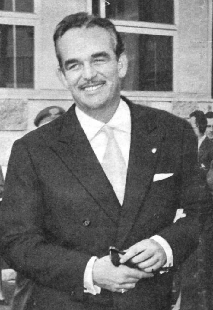 Książę Rainier III na zdjęciu wykonanym w 1959 roku (domena publiczna).