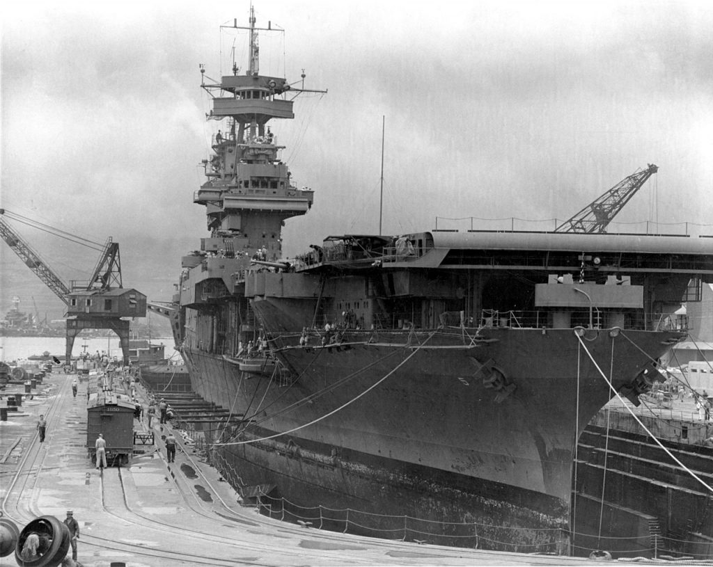 Lotniskowiec USS Yorktown na kilka dni przed bitwą o Midway (domena publiczna).
