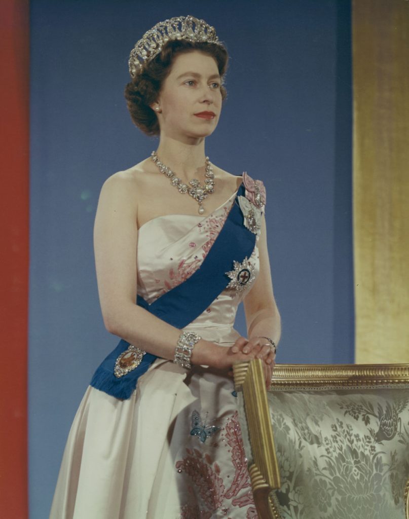 Oficjalny portret królowej Elżbiety II z 1959 roku (Library and Archives Canada/CC BY 2.0).
