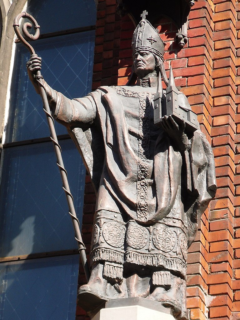 Założyciel zakonu kawalerów mieczowych boskup Albert von Buxhövden na fasadzie Katedry w Rydze (Artifex/domena publiczna).