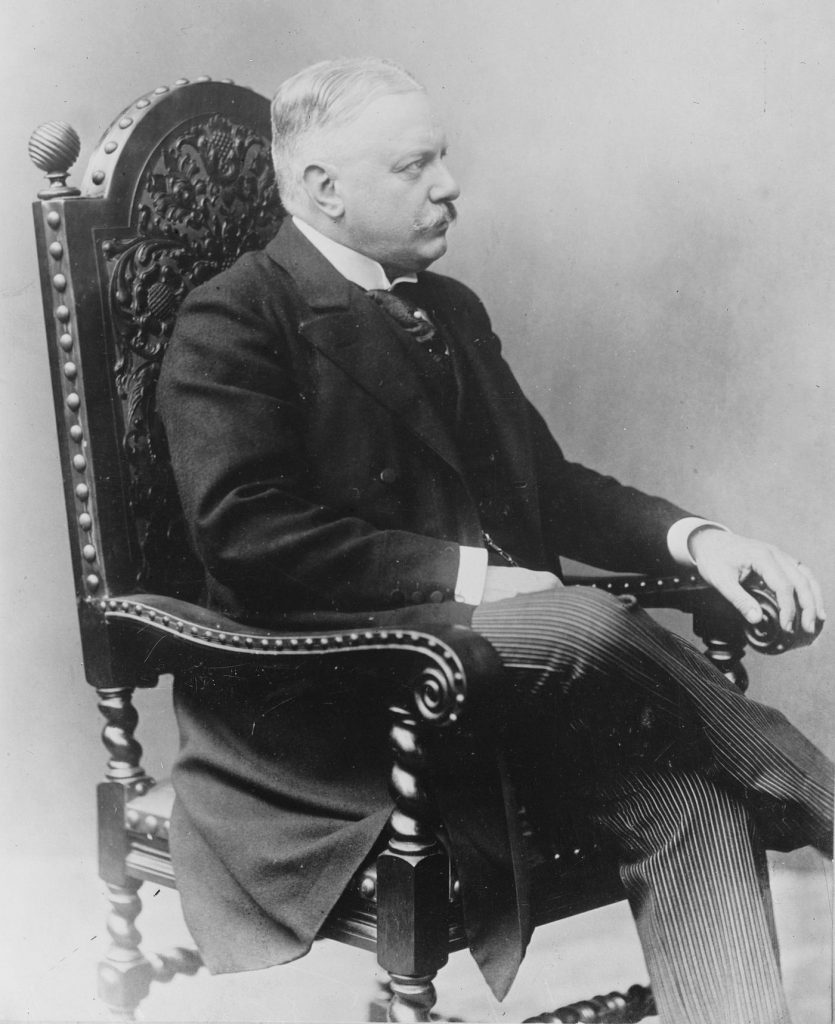 Kanclerz Bernhard von Bülow (domena publiczna).