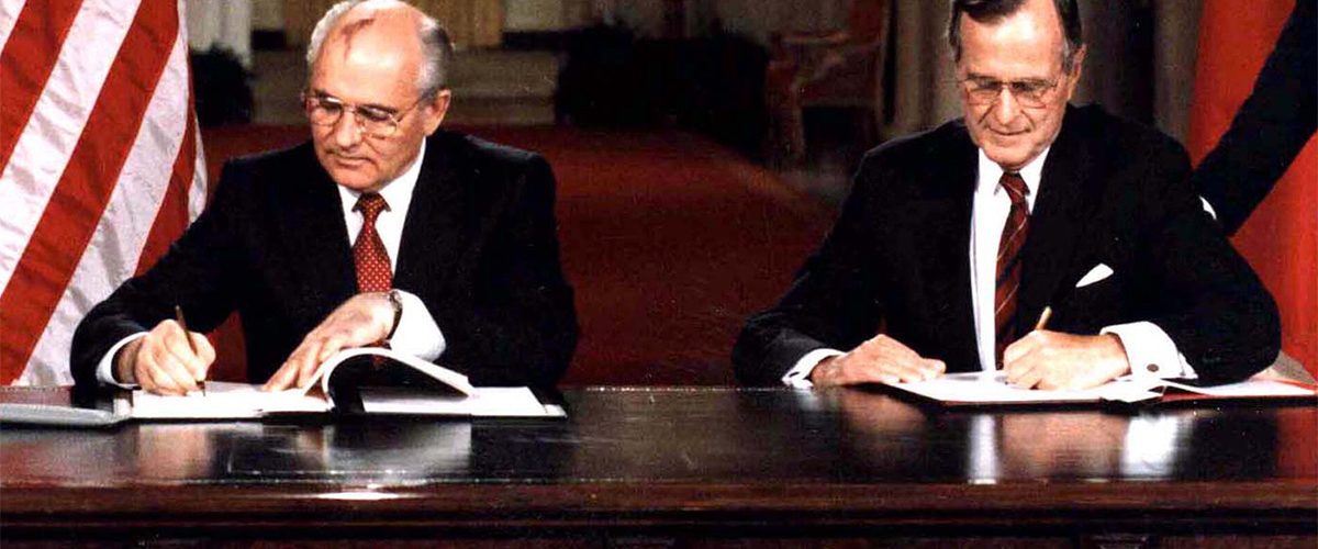 [Obrazek: Michail-Gorbaczow-i-George-H.W.-Bush-w-1...00x500.jpg]
