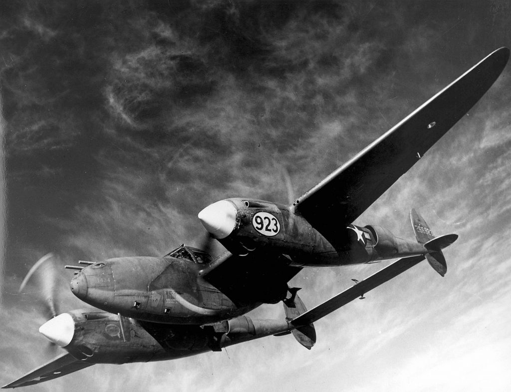 Myśliwiec P-38 Lightning (domena publiczna).
