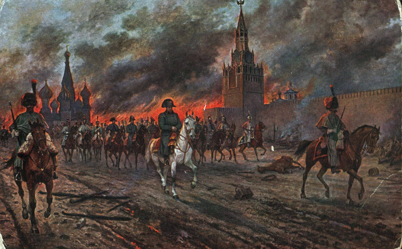 Napoleon na tle płonącej Moskwy. Obraz Wiktora Mazurkowskiego (domena publiczna).