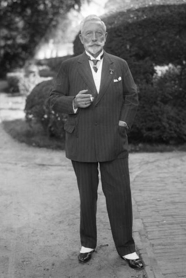 Wilhelm II na wygnaniu w Holandii. Zdjęcie wykonane około 1933 roku (Bundesarchiv/CC-BY-SA 3.0).