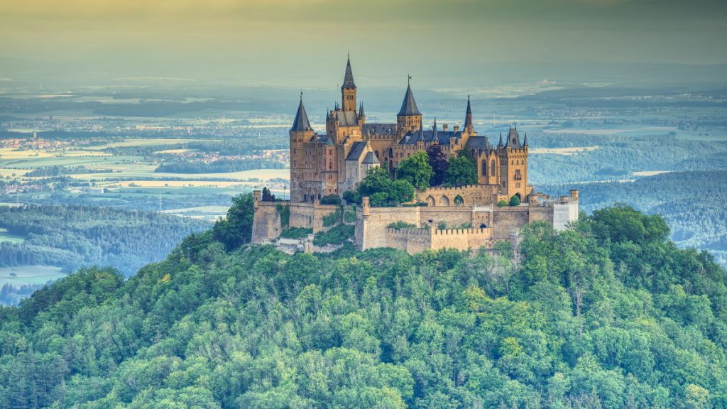 Zamek Hohenzollern w Szwabii. 