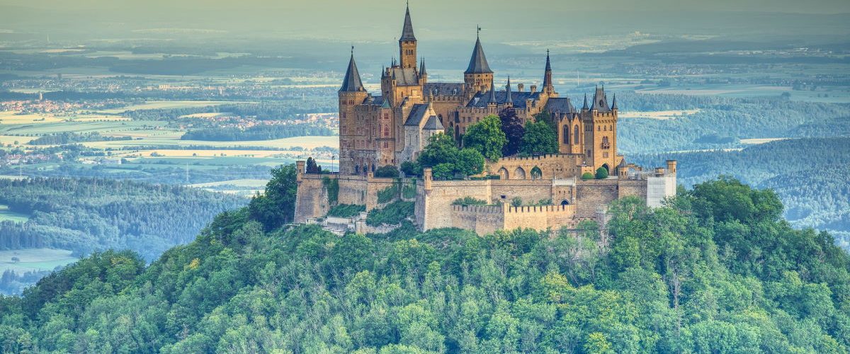 Zamek Hohenzollern w Szwabii.