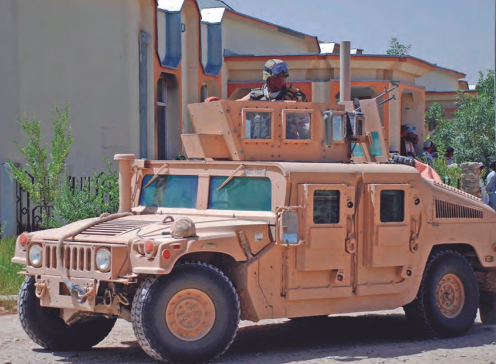 HMMWV obok rosomaka drugi podstawowy pojazd w grupie bojowej dowodzonej przez Szymański w Afganistanie.