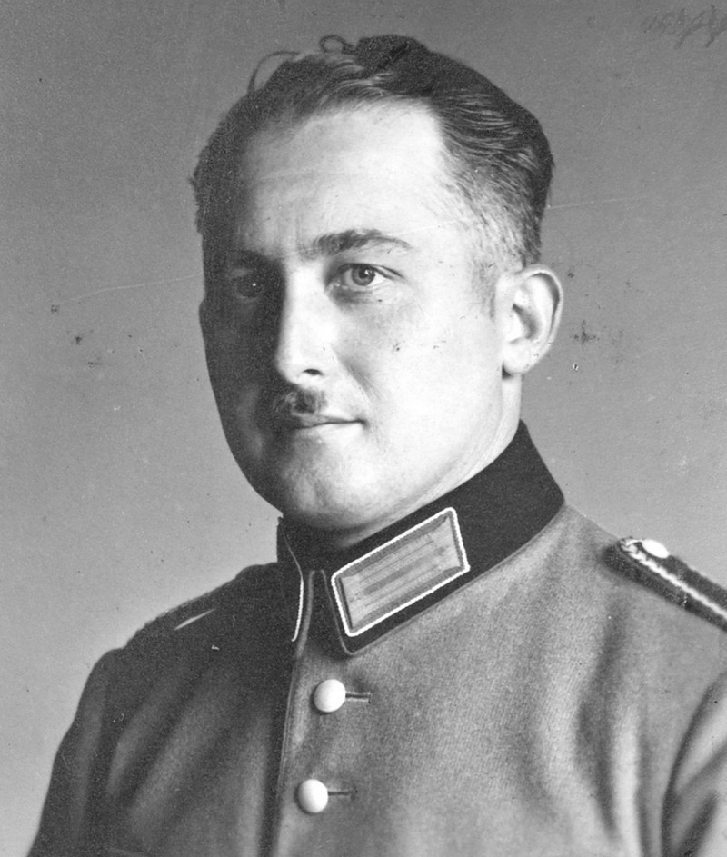 Oswald Bouska w mundurze wiedeńskiego policjanta (domena publiczna).