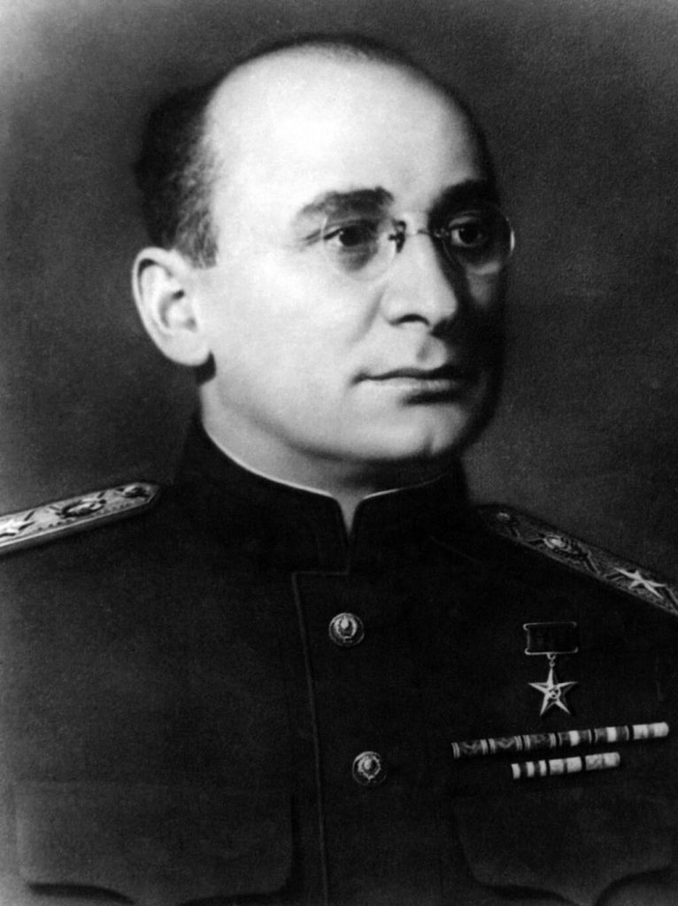 Zgodnie ze słowami Mołotowa pomysłodawcą deportacji Kałmuków był Ławrientij Beria (domena publiczna).