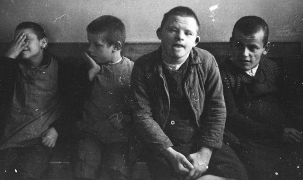 dzieci w sanatorium Schönbrunn. Rok 1934.