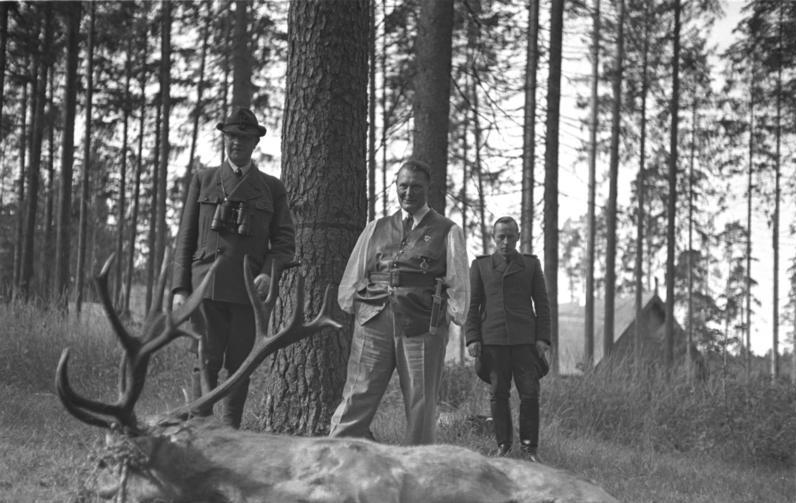 Aby Göring mógł oddawać się w spokoju swemu krwawemu hobby Niemcy wypędzili z Białowieży tysiące Polaków (Bundesarchiv/CC-BY-SA 3.0).