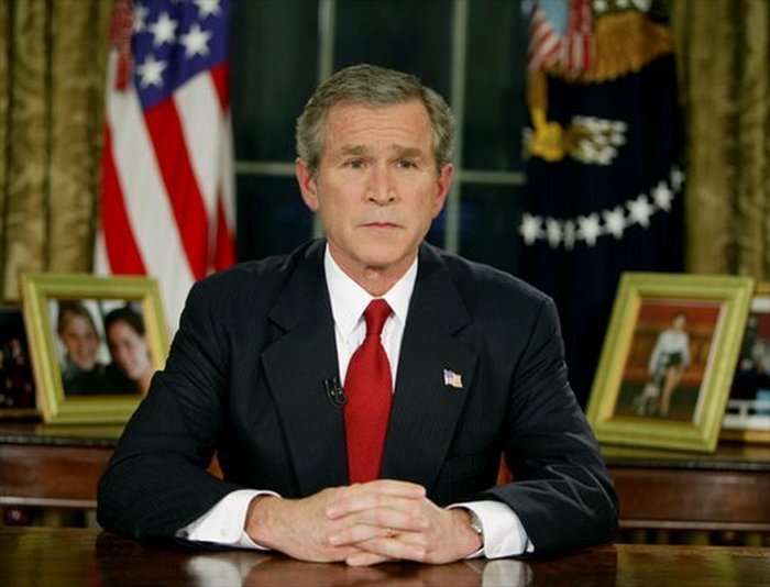 George W. Bush ogłaszający rozpoczęcie inwazji na Irak (domena publiczna).