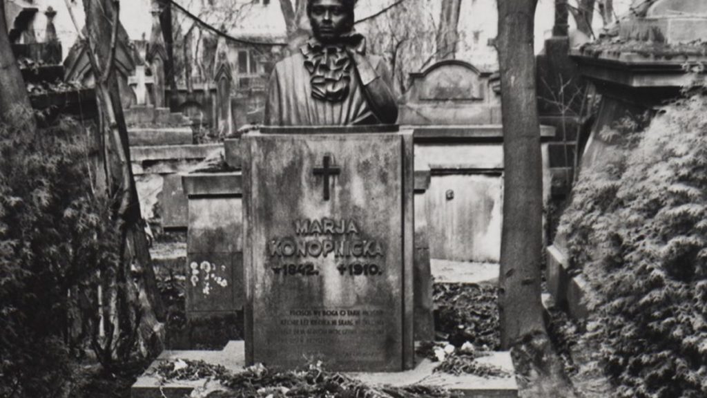 Grób Marii Konopnickiej. Fotografia archiwalna ze zbiorów Biblioteki Polskiej w Paryżu