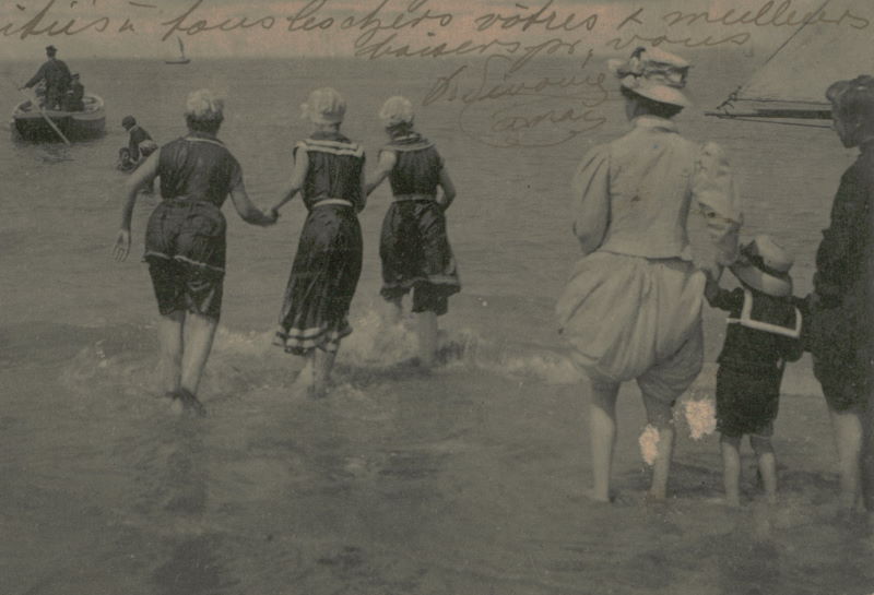 Kąpiel na francuskiej Riwierze. Pocztówka z ok. 1910 roku.
