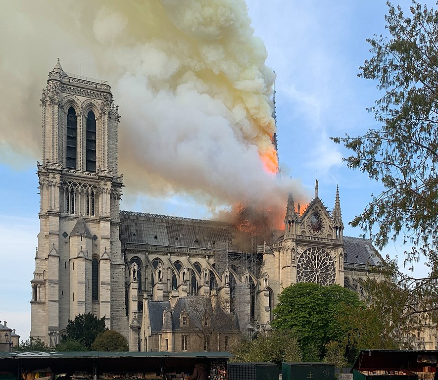 Pożar katedry Notre Dame. Stan o godzinie 19.17.