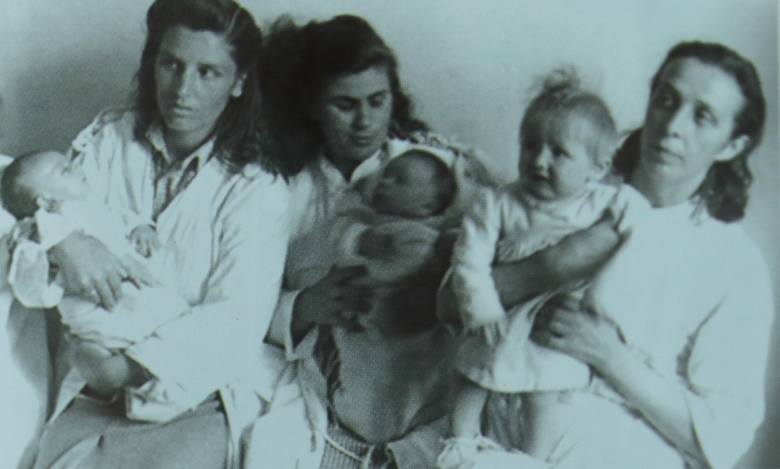 Greczynki z dziećmi urodzonymi w dziwnowskim szpitalu