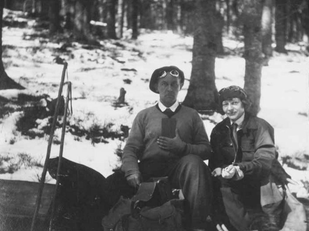 Stanisław Ignacy i Jadwiga Witkiewiczowie na wyprawie narciarskiej w Tatrach, lata 30. Zdjęcie i podpis z książki Witkacy i kobiety (materiały prasowe).