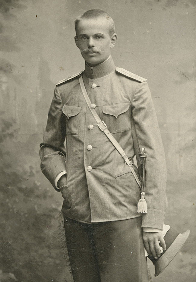 Roman Maksymilian von Ungern-Sternberg na zdjęciu z około 1909 roku (domena publiczna).
