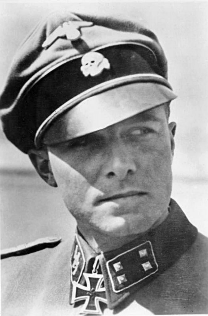 SS-Obersturmbannführer Joachim Peiper (Bundesarchiv, Bild 183-R65485 / CC-BY-SA 3.0).