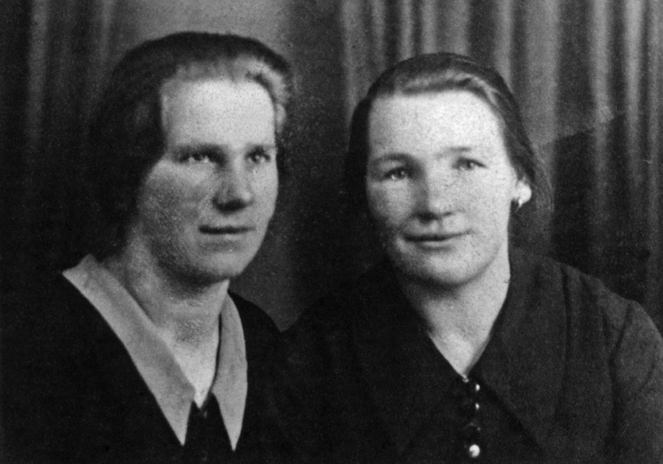 Stefania Magiera (z lewej) z sąsiadką Rozalią Brombosz (archiwum rodzinne/materiały prasowe).