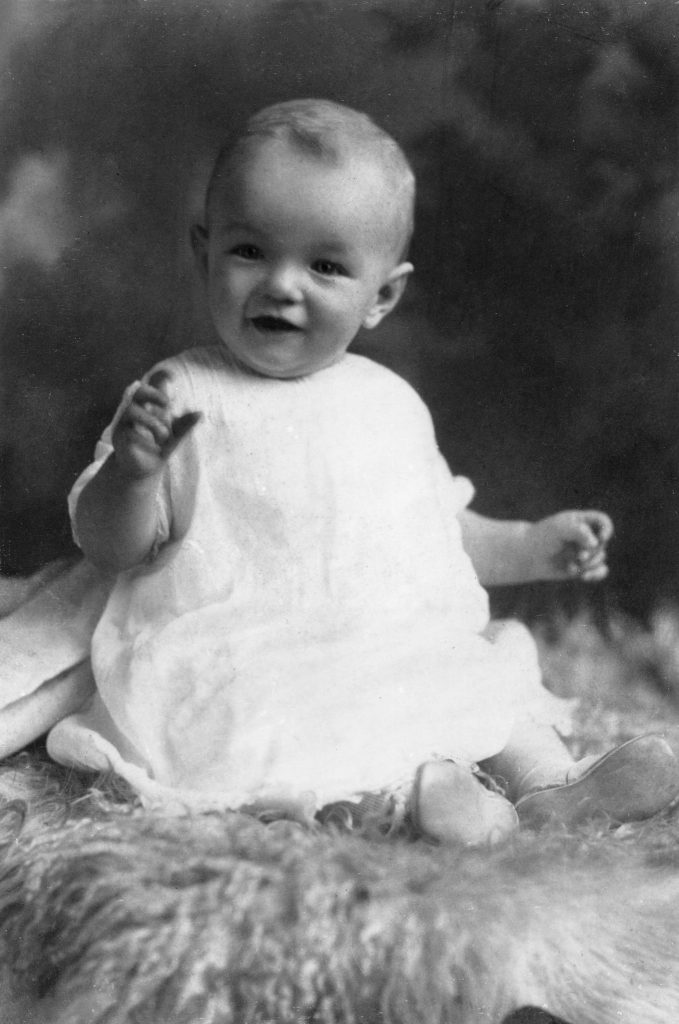 Marilyn Monroe na zdjęciu wykonanym około 1927 roku (domena publiczna).