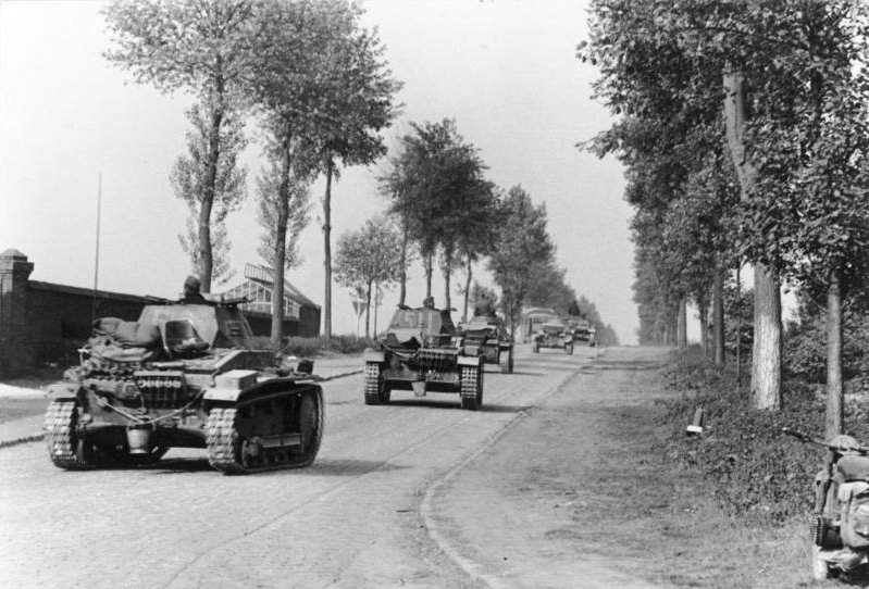 Niemieckie czołgi podczas inwazji na Begię. Maj 1940 roku (Bundesarchiv/Huschke/CC-BY-SA 3.0).