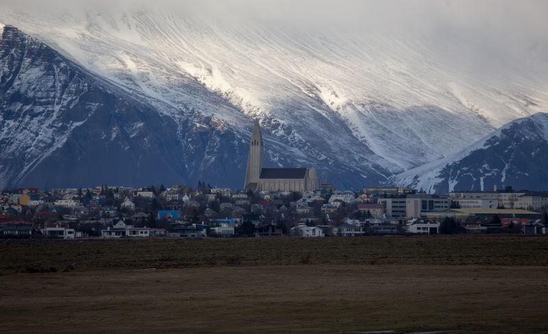 Panorama islandzkiej stolicy - Reykjavíku. Zdjęcie współczesne