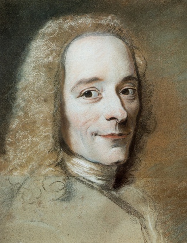 Portret Woltera z 1735 roku (Maurice Quentin de La Tour/domena publiczna).