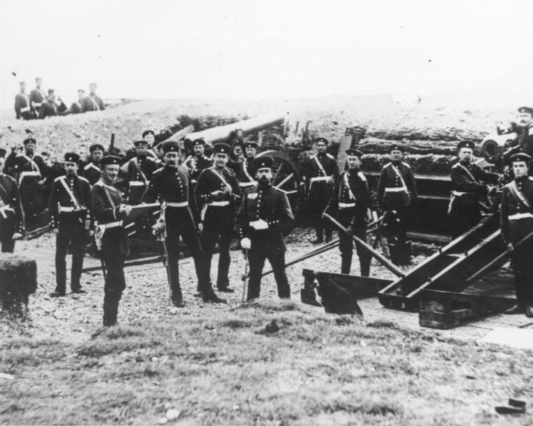 Pruska artyleria podczas oblężenia Paryża (domena publiczna).