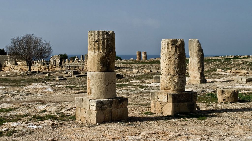 Ruiny świątyni Afrodyty na Cyprze, która funkcjonowała aż do IV wieku n.e. (Nikodem Nijaki/CC BY-SA 3.0).