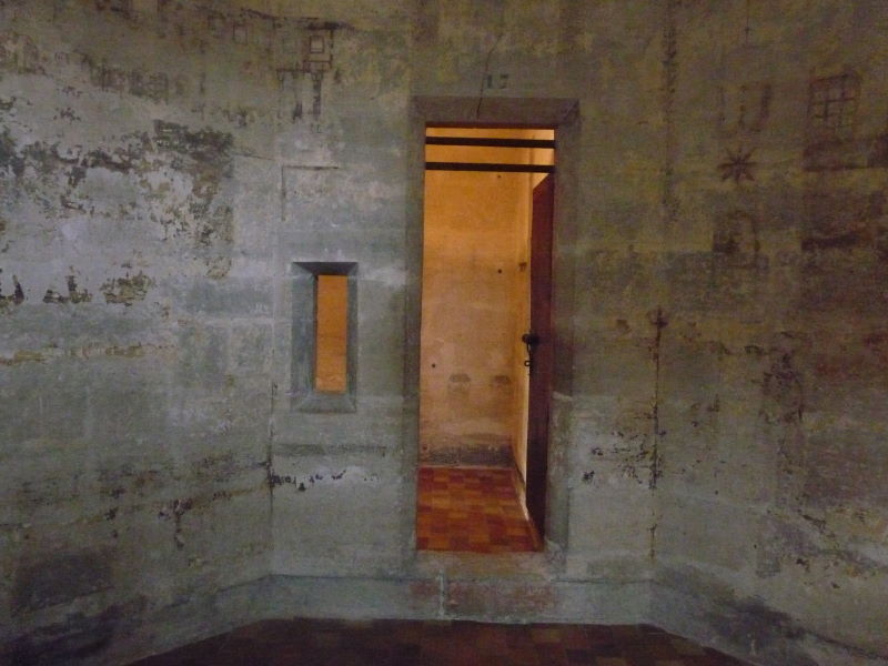 Wnętrza Château de Vincennes wykorzystywane w XVII wieku jako cele więzienne
