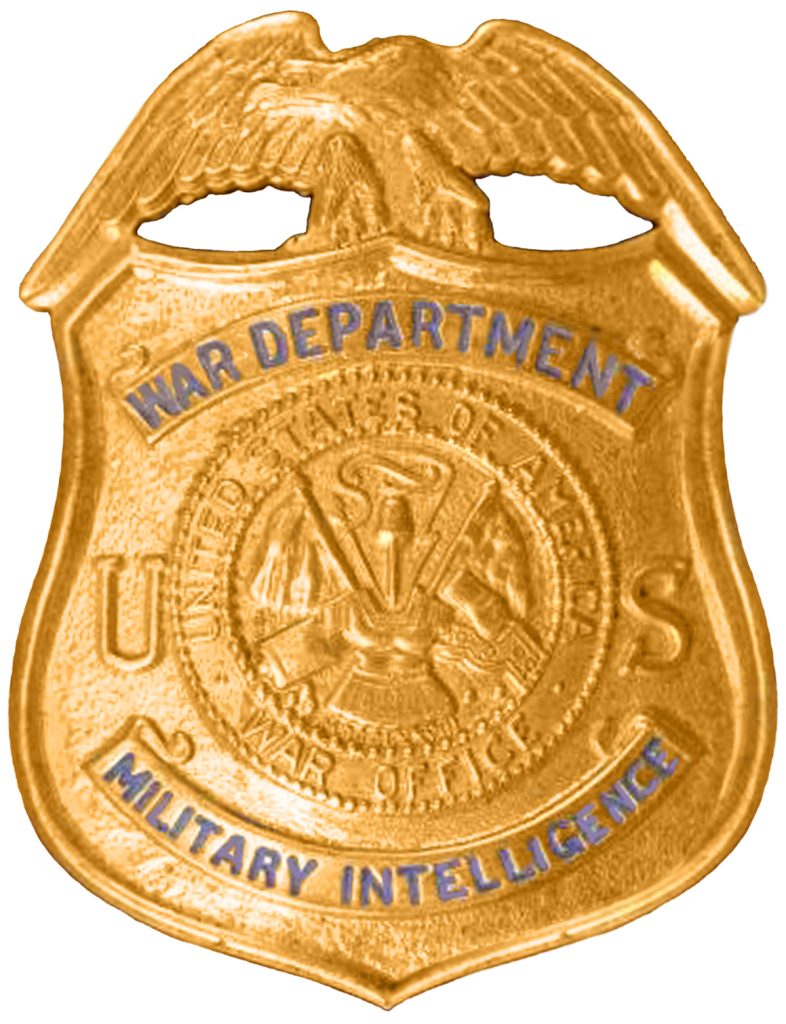 Bezpieka podejrzewała Żabczyńskiego o współpracę z Counter Intelligence Corps. Na zdjęciu odznaka agenta z okresu II wojny światowej (MI Guy 35E/CC BY-SA 3.0).
