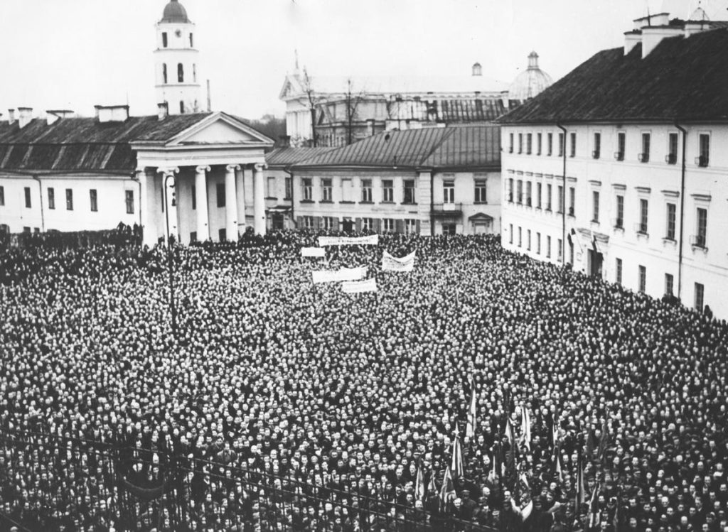 Demonstracja antylitewska w Wilnie. Marzec 1938 roku (domena publiczna).