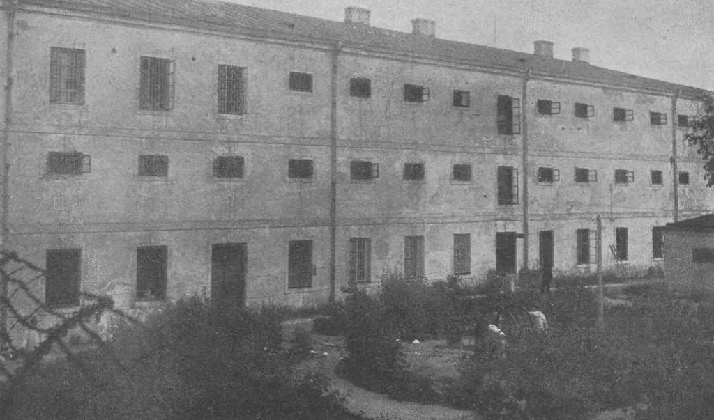 Więzienie w Łęczycy. Zdjęcie z przełomu lat 20. i 30. XX wieku (domena publiczna).