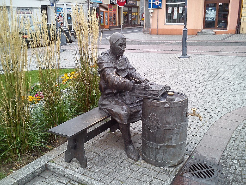 Ławeczka-pomnik Janka z Czarnkowa w jego rodzinnym mieście (Four.mg/CC BY-SA 4.0).