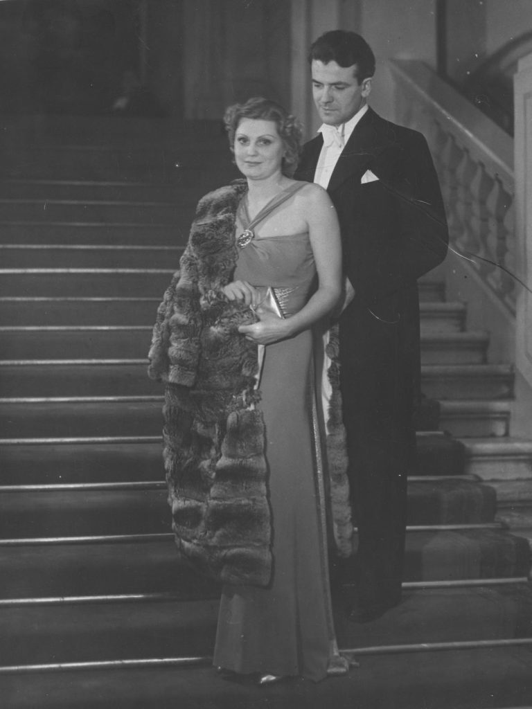Maria Bogda i Adam Brodzisz na zdjęciu ze stycznia 1938 roku (domena publiczna).