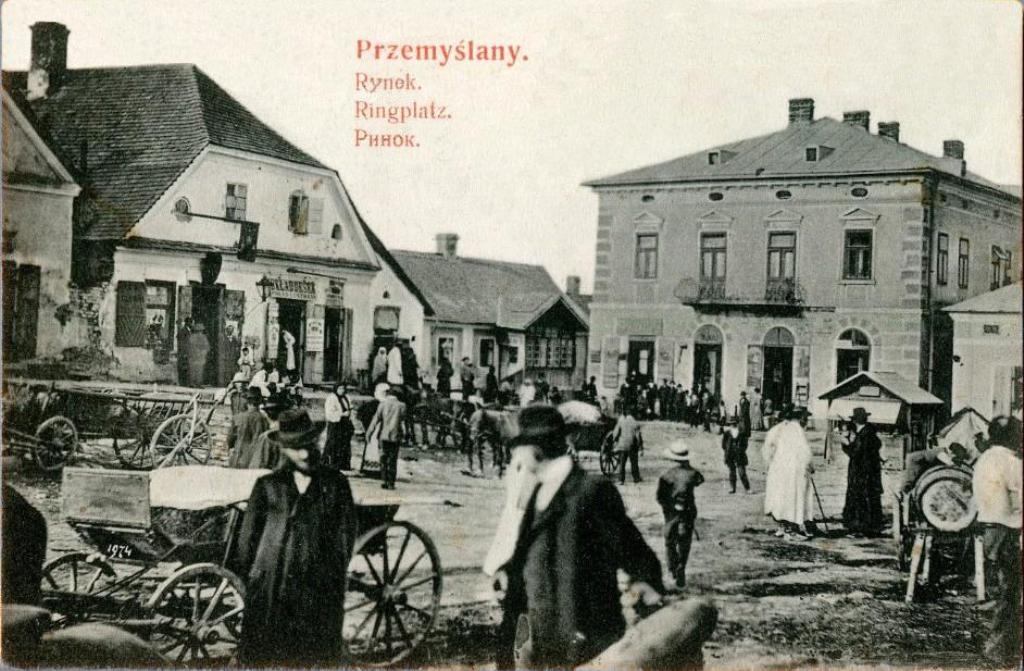 Rynek Przemyślanach. Zdjęcie z 1911 roku (domena publiczna).