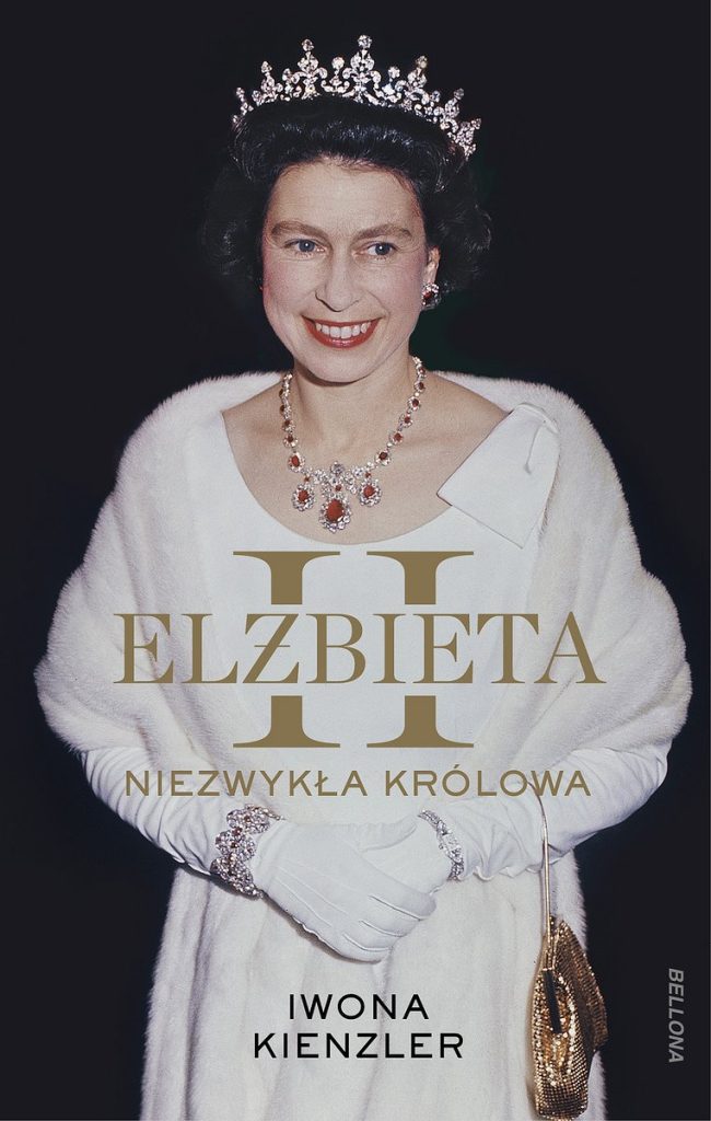 Tekst stanowi fragment książki Iwony Kienzler pt. Elżbieta II. Niezwykła królowa (Bellona 2022).